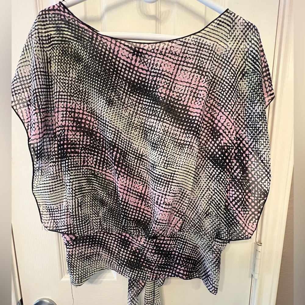 Soprano sheer contemporary top. No size but will fit XS or S.
